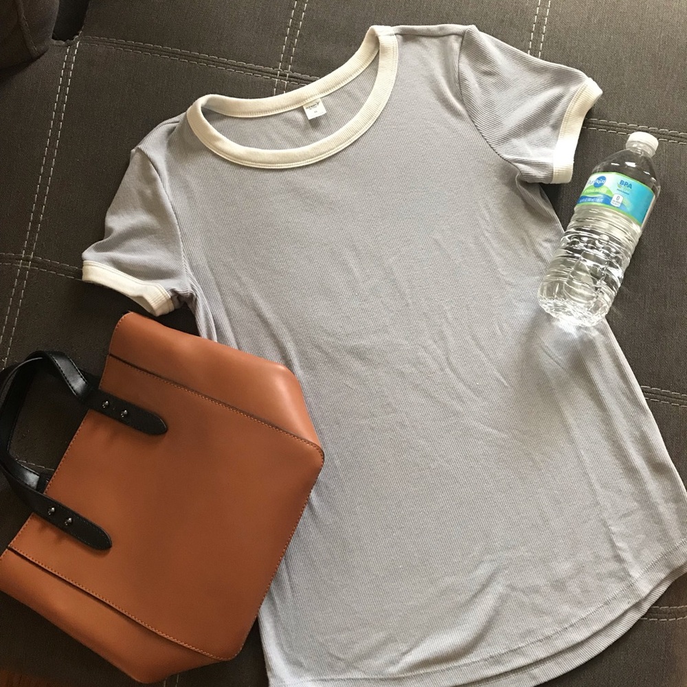 Women’s gray t shirt